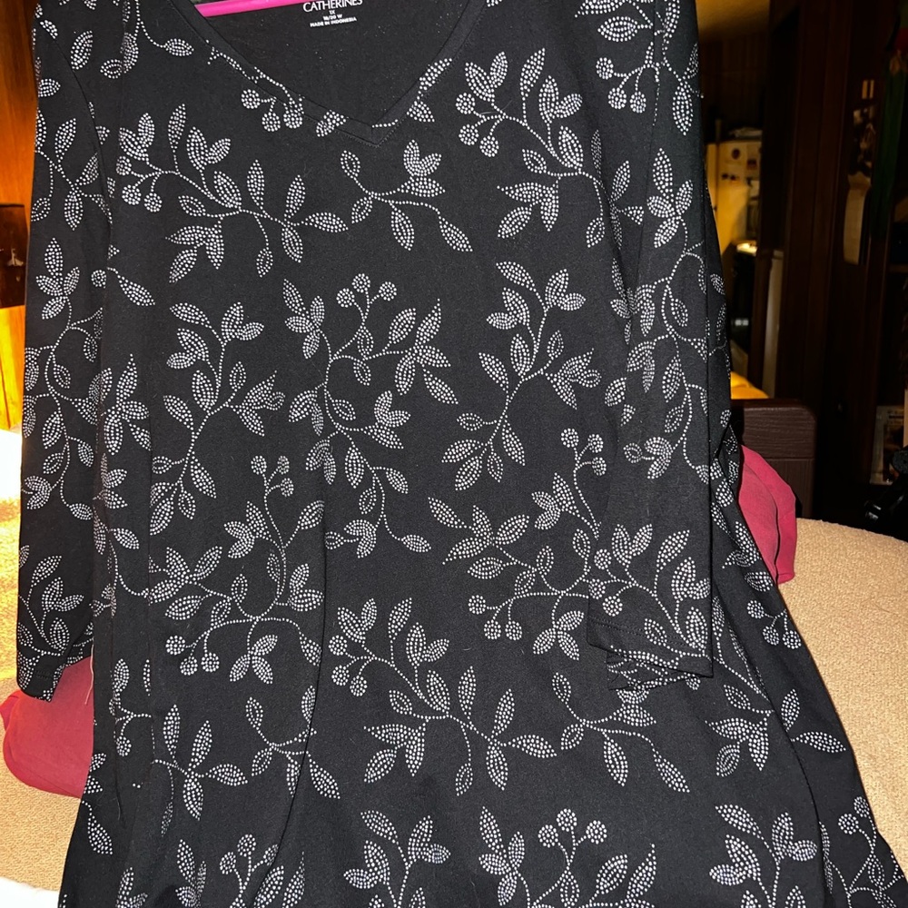 CATHERINES LADIES. TOP. SIZE 1X 18/20